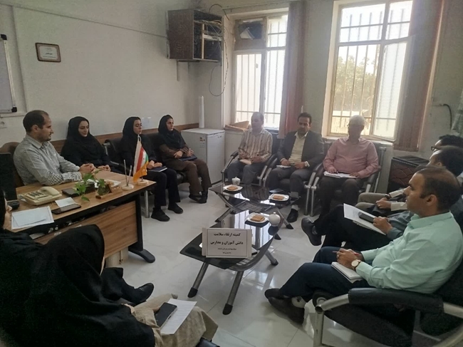 تدوین برنامه‌های مشترک کمیته ارتقای سلامت دانش آموزان در ششتمد 